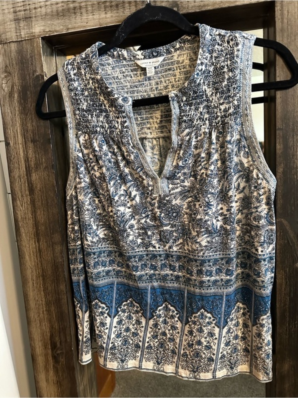 Lucky Brand Women’s Medium Sleeveless Boho Tank Top Blue White Floral Smocked